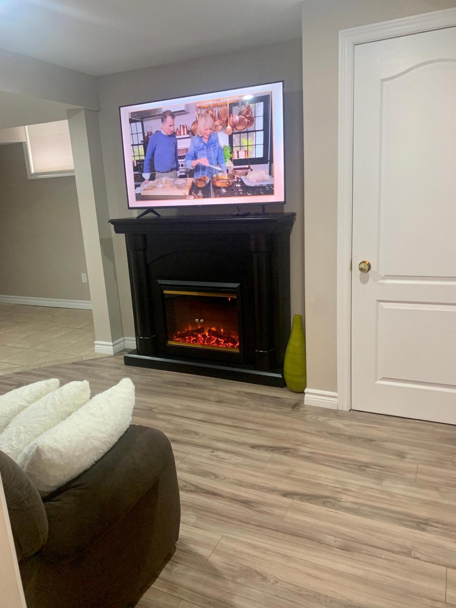 1 Room In A Cozy And Beautiful Basement Guelph Exterior photo