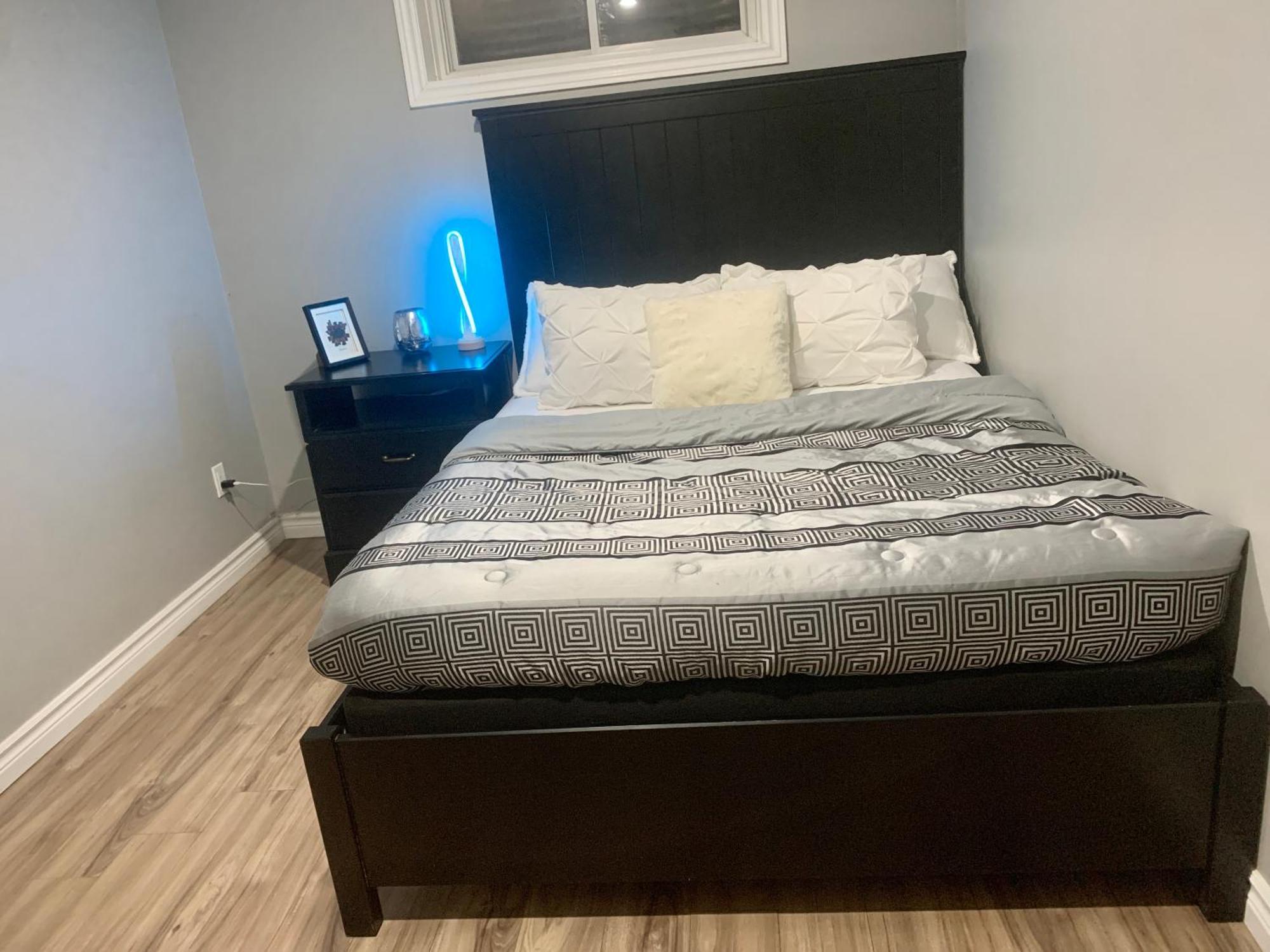 1 Room In A Cozy And Beautiful Basement Guelph Exterior photo