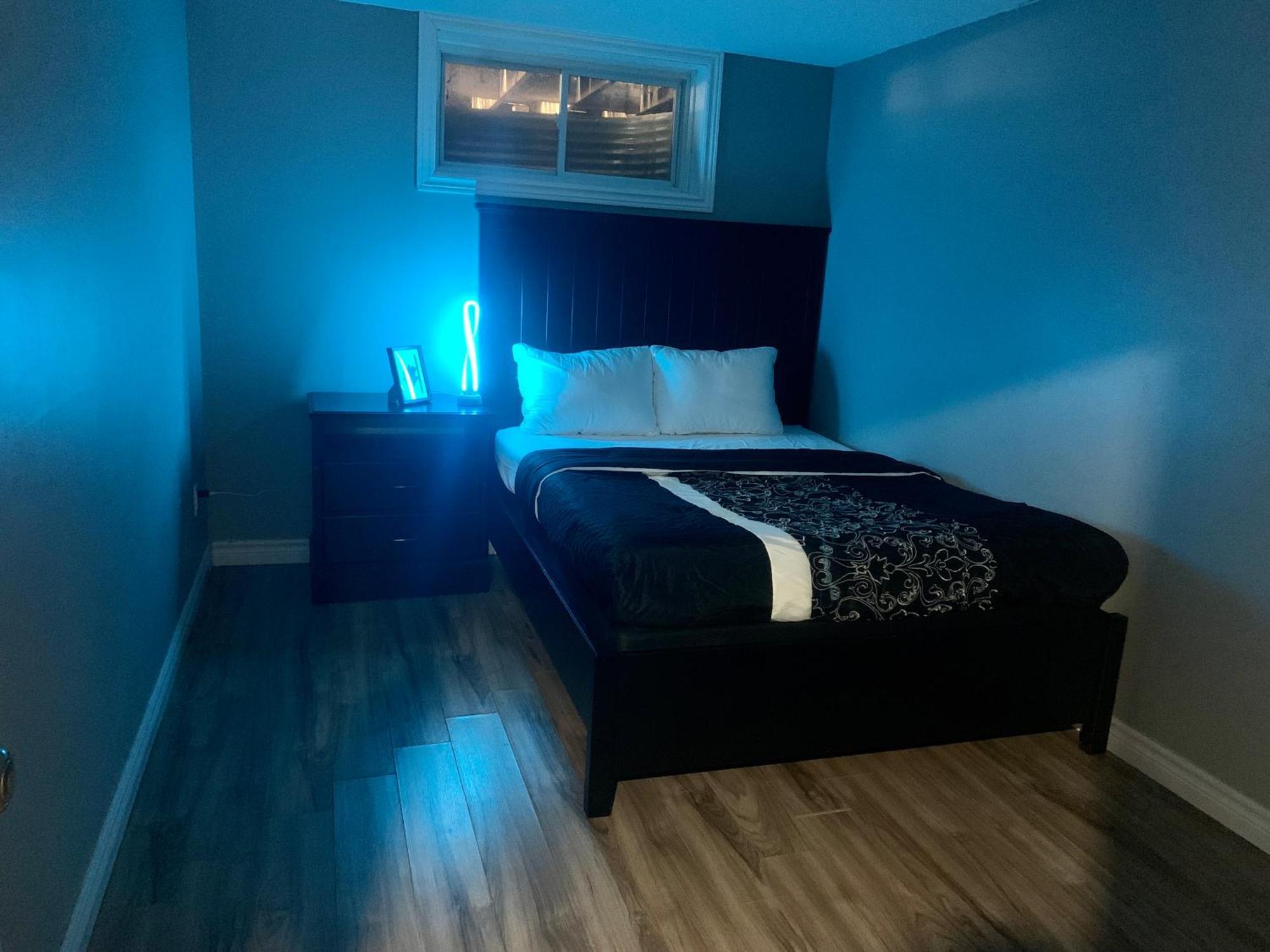 1 Room In A Cozy And Beautiful Basement Guelph Exterior photo